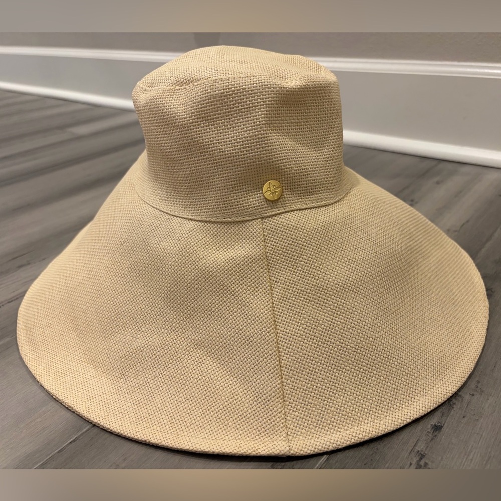 [NWT] BCBGeneration Wide Brim Straw-Look Sun Hat in Beige with Gold Accent